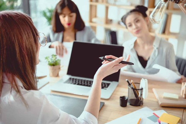 Trouver un emploi à Antibes : Le stage professionnel est-il obligatoire ou non ?
